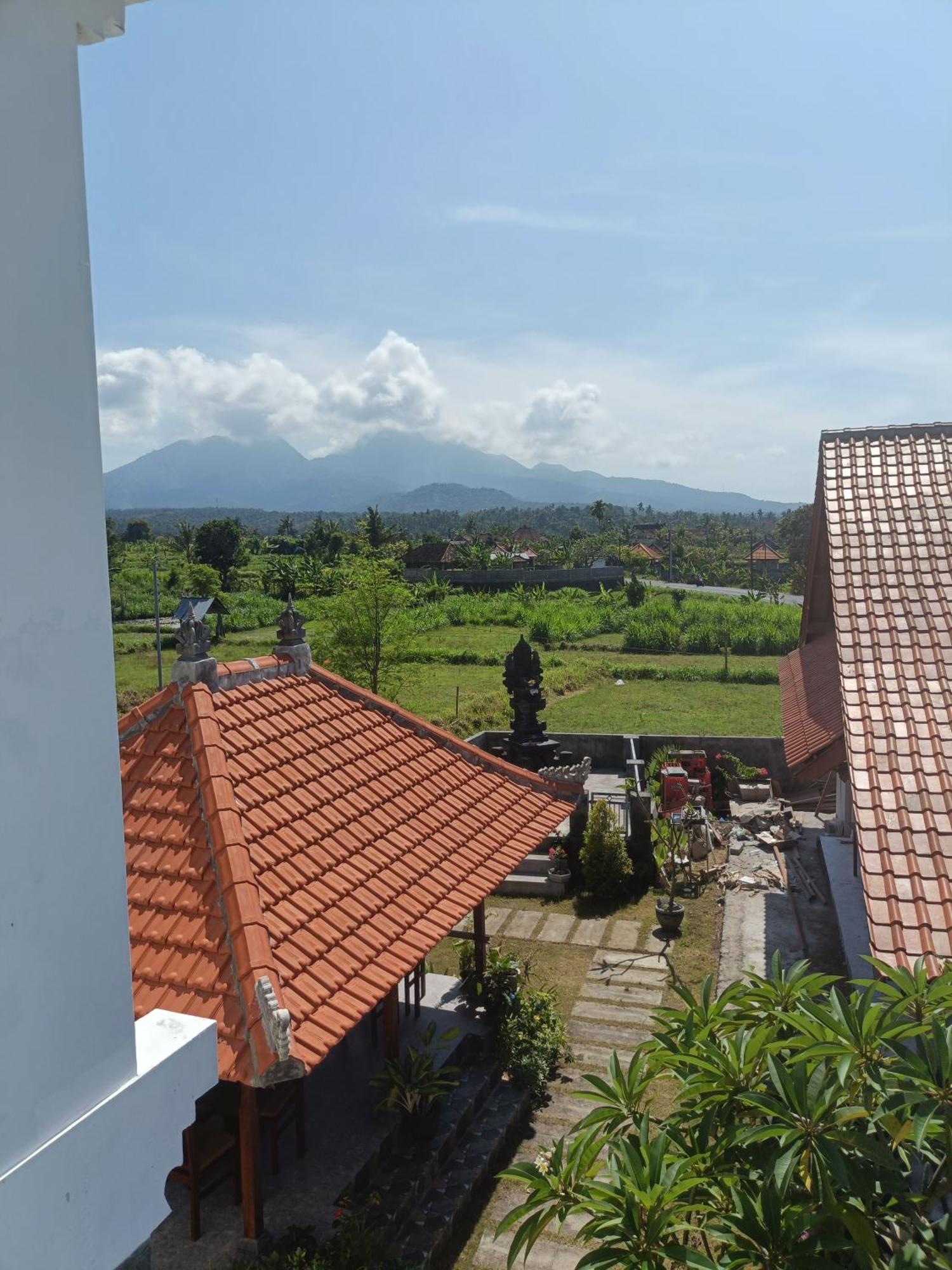 Limun Guesthouse Amlapura エクステリア 写真