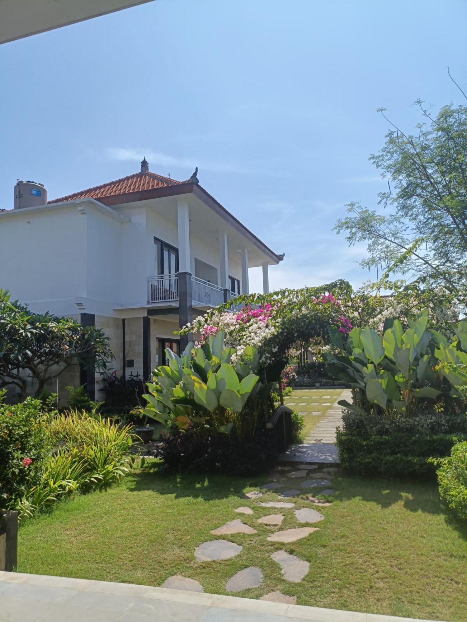 Limun Guesthouse Amlapura エクステリア 写真