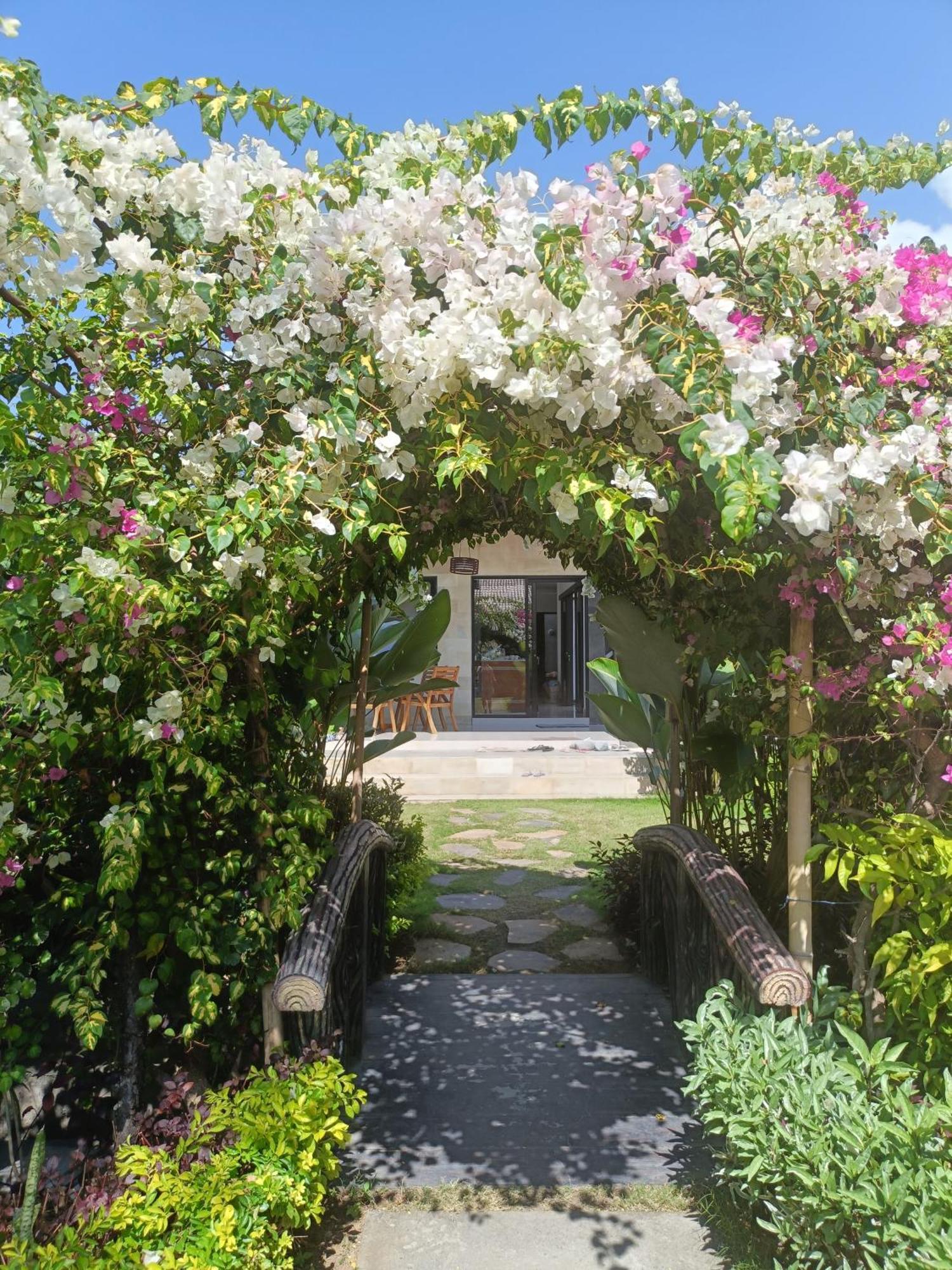 Limun Guesthouse Amlapura エクステリア 写真